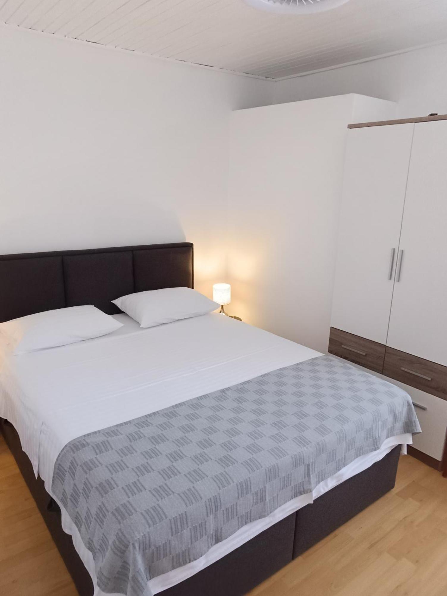 Apartmani Sprljan Vodice Bagian luar foto
